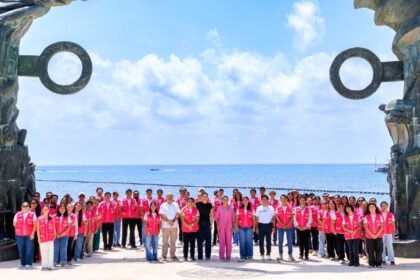Estefanía Mercado y Grupo Xcaret fortalecen atención al turista en Playa del Carmen