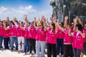 Estefanía Mercado y Grupo Xcaret fortalecen atención al turista en Playa del Carmen