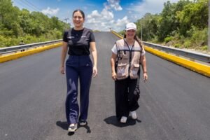 Obras de pavimentación del puente sobre la avenida Colosio Playa del Carmen