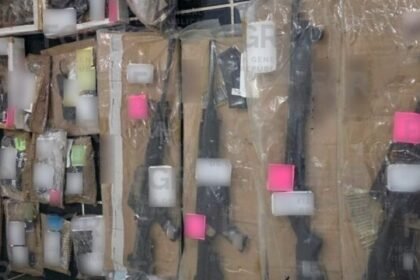 FGR entrega armas aseguradas a la SEDENA