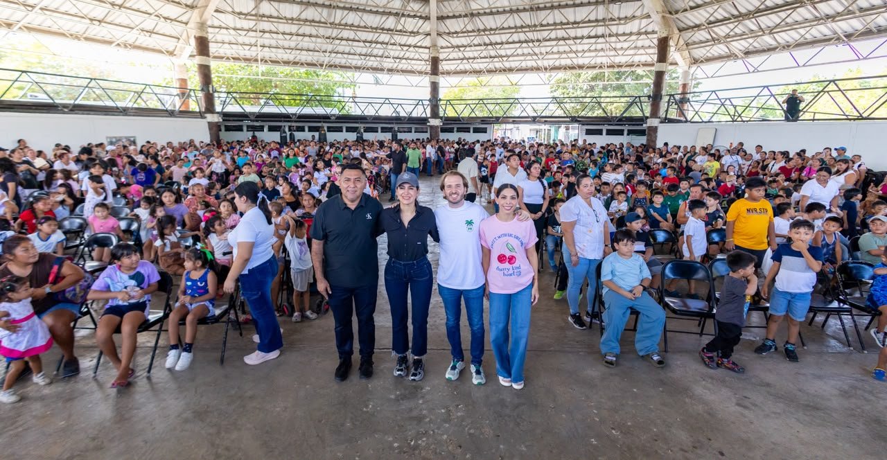 Estefanía Mercado entrega 2 mil mochilas