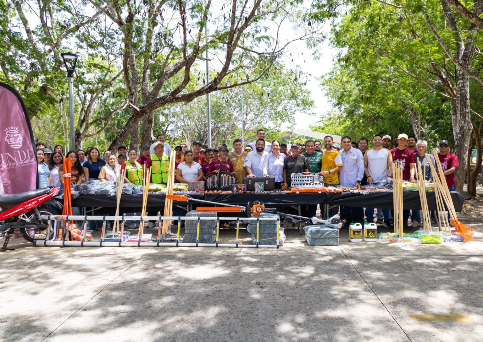 La presidenta municipal entregó herramientas, equipo especializado y una motocicleta rehabilitada al Instituto Municipal del Deporte