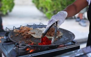 laya del Carmen, Estefanía Mercado impulsa la Kermés Semana Patria Gastronómic