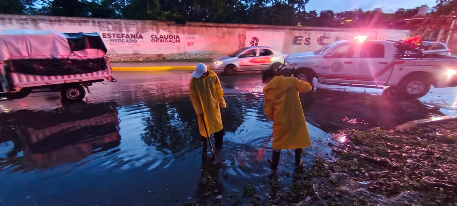 Lluvias en Playa del Carmen activan Operativo Tormenta; brigadas atienden varias colonias