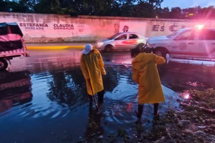 Lluvias en Playa del Carmen activan Operativo Tormenta; brigadas atienden varias colonias