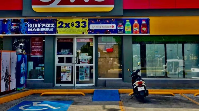 sujeto asalta oxxo